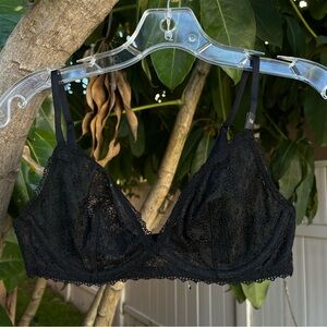 NWT Victoria’s Secret Black Bra with Lace Detailing